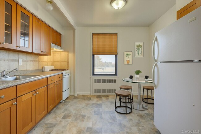 Building Photo - 37-27 86th St