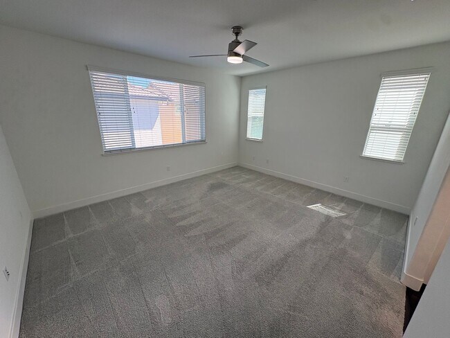 Building Photo - Beautiful 4 Bed 3 Full Bath Home with Solar in Brentwood