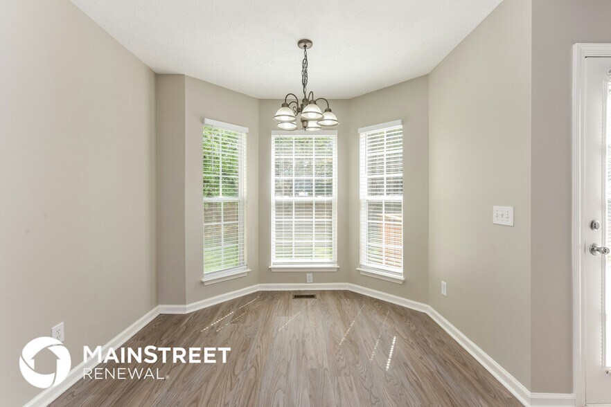 Building Photo - 160 Walton Trce S