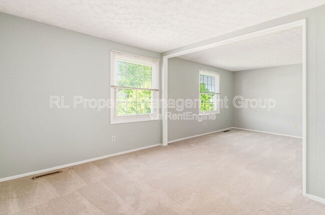 Building Photo - 66 Haddam Pl E