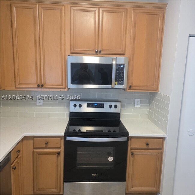 Building Photo - 4730 Lago Vista Dr