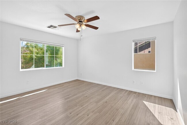 Building Photo - 1007 Paradise View St