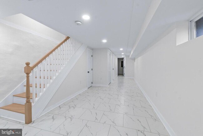 Building Photo - 530 E 38th St