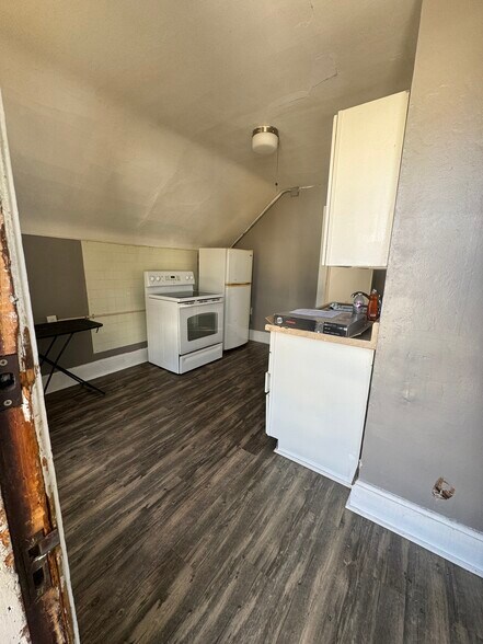Kitchen - 2236 Central Ave