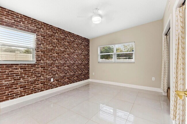 Building Photo - BEAUTIFULLY REMODELED 3-BEDROOM TAMPA HOME | SUNROOM | MODERN INTERIOR