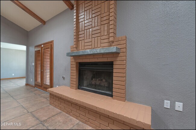 Building Photo - 6412 Via Aventura Dr