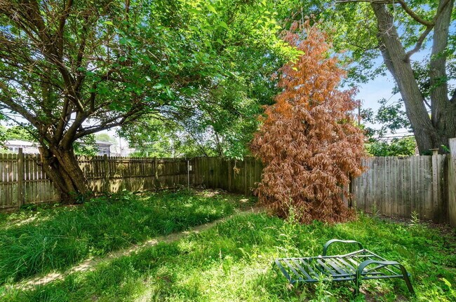 Building Photo - 1446 Hamlet St