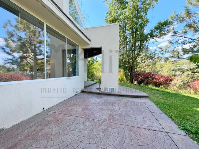Building Photo - Unique Jon Sayler Designed Townhome