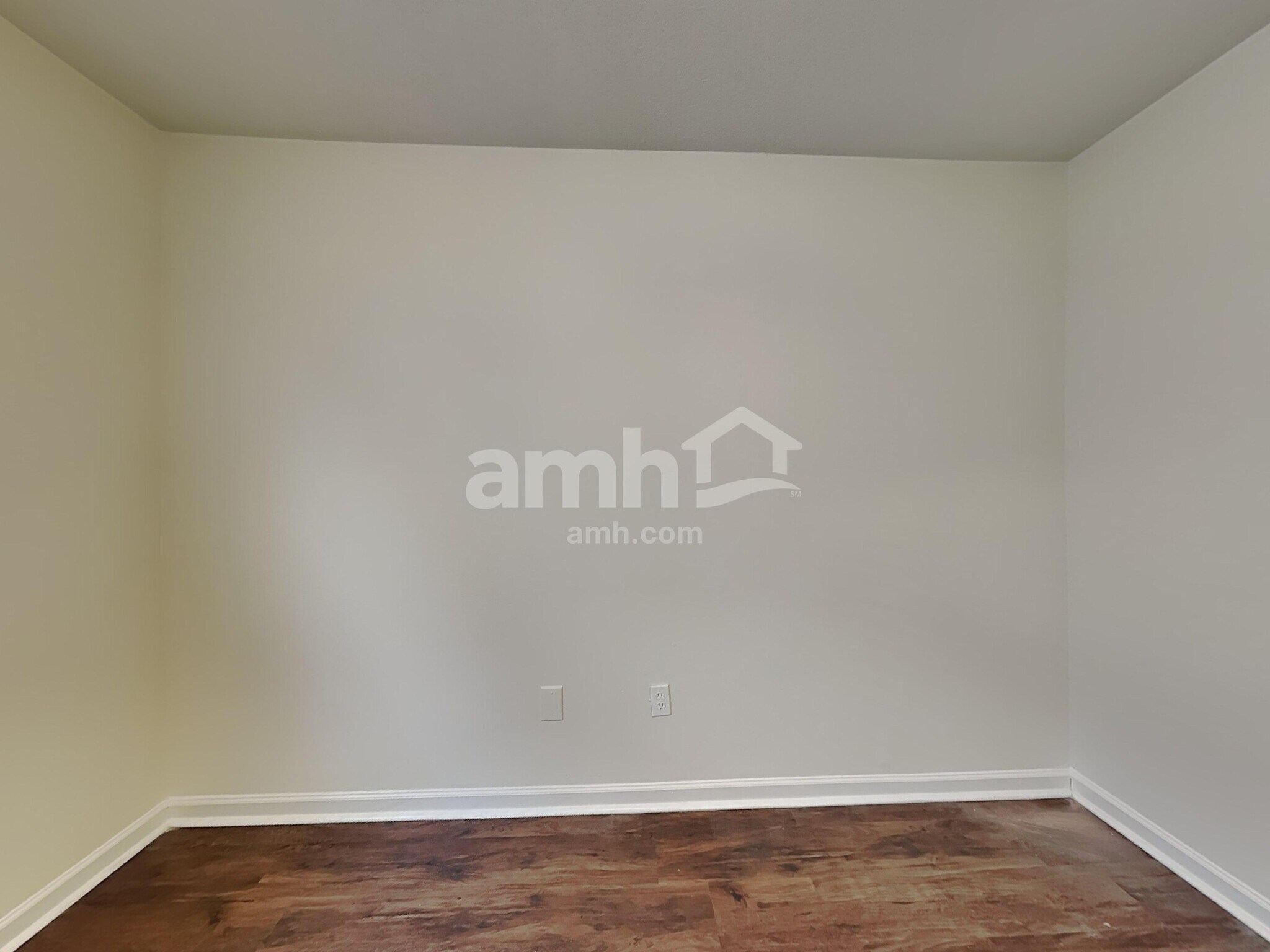 Building Photo - 200 Kingscreek Dr