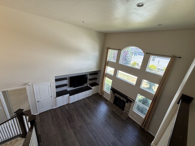 Building Photo - 744 W Ridgeline Dr