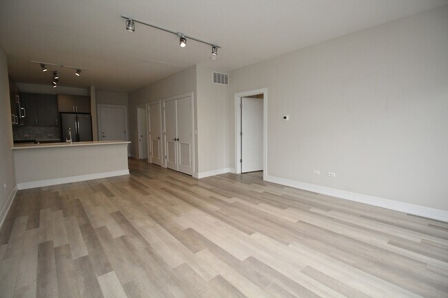 Building Photo - 1554 N Talman Ave