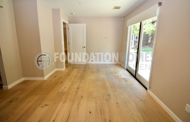 Building Photo - Remodeled 4BD/2BA in Prime Tiburon Locatio...