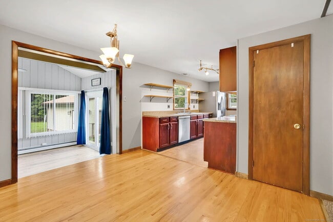 Building Photo - 293 Brainard Rd