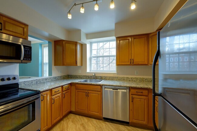Building Photo - Updated 1BR in Iconic McLean Gardens is the Urban Retreat You've Been Looking For!
