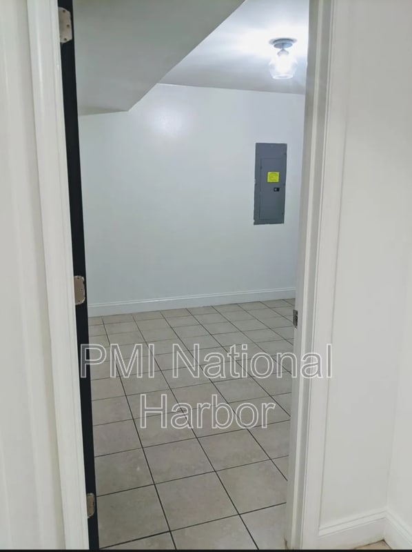 Building Photo - 702 Leeward Ct