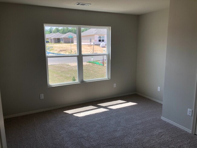 Building Photo - 4800 Bedrock Dr