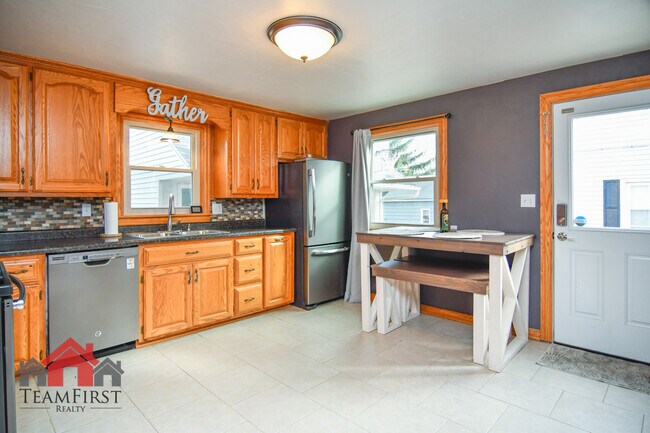 Building Photo - 1260 7th St