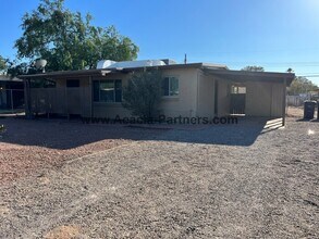 Building Photo - Centrall Located Two Bedroom Home