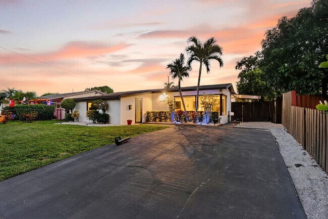 Building Photo - 6450 Perry St