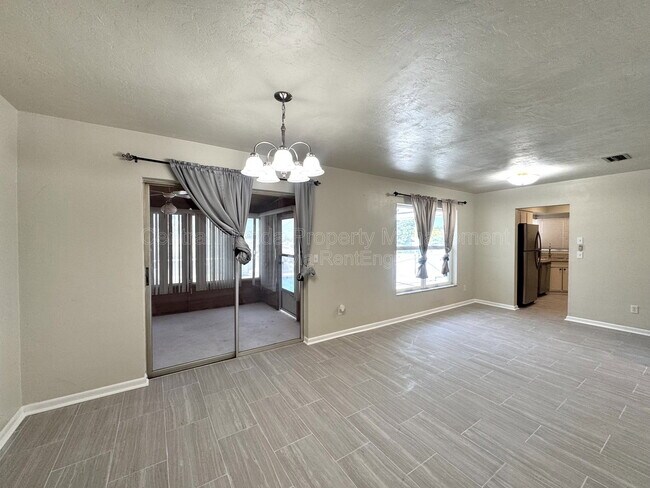 Building Photo - 1074 Gerona Ave