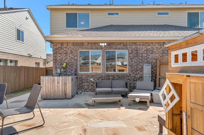 Building Photo - 512 White Steppe Way