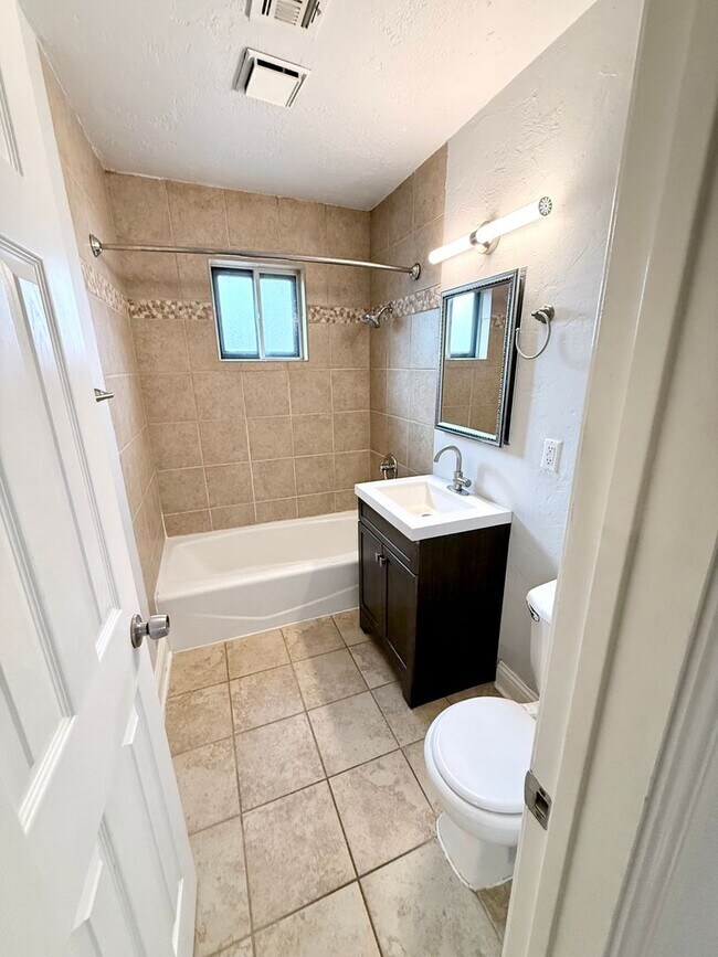 Building Photo - MOVE-IN SPECIAL: Beautiful  2BD 1BA, Stand-Alone Apartment in Historic Crown Heights!!!