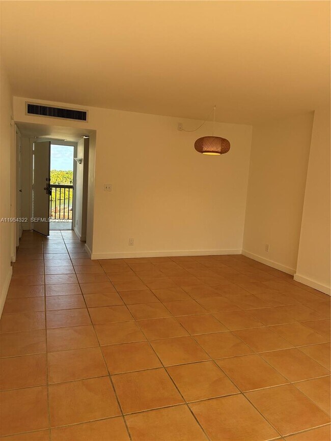 Building Photo - 3401 N Country Club Dr