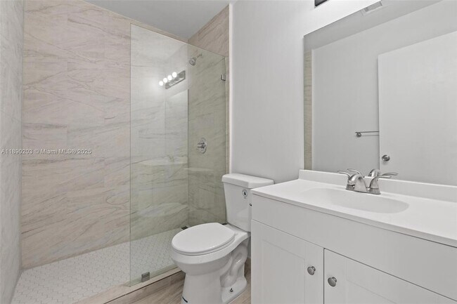 Building Photo - 6255 SW Kendale Lakes Cir