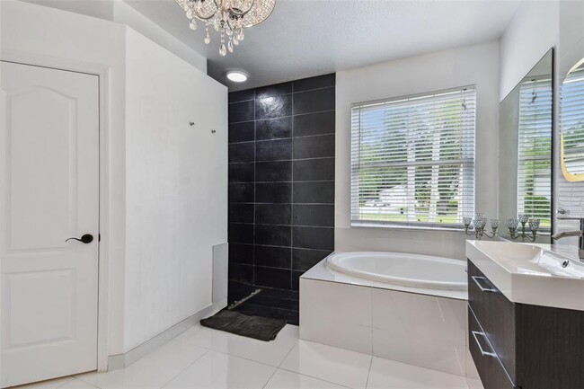 Building Photo - 8208 Pinewood Run Ct
