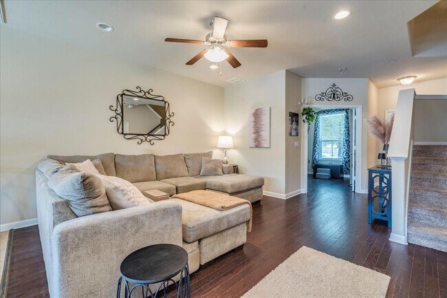 Building Photo - 712 Lost Pines Ln