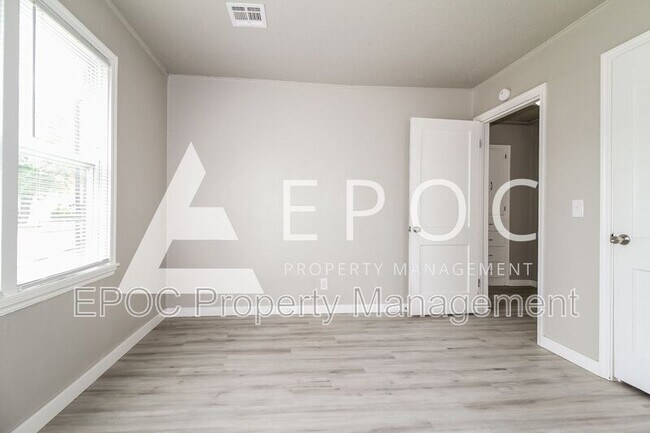 Building Photo - 317 E Jacobs Dr