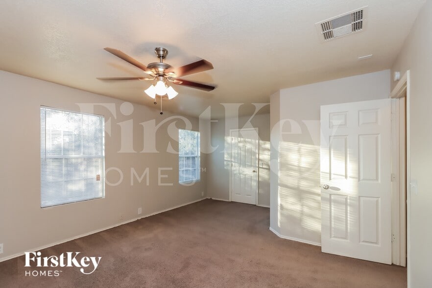 Building Photo - 6210 Scotchwood Dr