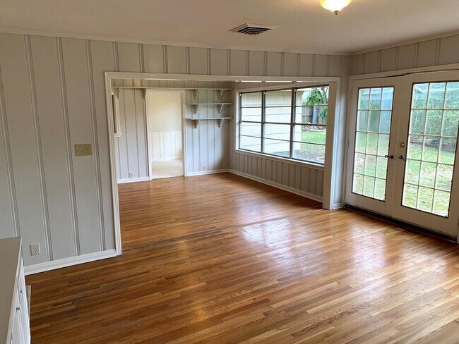 Building Photo - 3111 Broadmead Dr