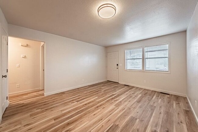 Building Photo - Renovated Charming 2-Bedroom Duplex