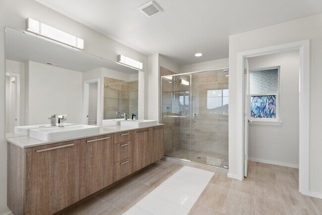 Building Photo - Spacious 4 bed 2.5 bath home w/ oversize 2 car garage & upgrades throughout!