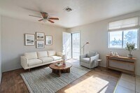 Building Photo - 1702 W Shangri La Rd