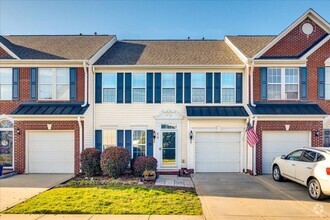 Building Photo - Fabulous 3 bedroom 2.5 bath townhome in Au...