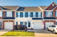 Building Photo - Fabulous 3 bedroom 2.5 bath townhome in Au...
