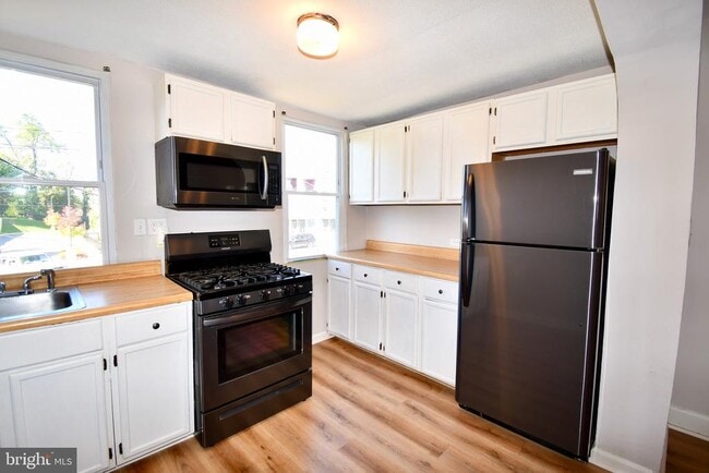 Building Photo - 3850 Quarry Ave