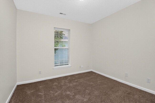 Building Photo - Cozy Three Bedroom Home!