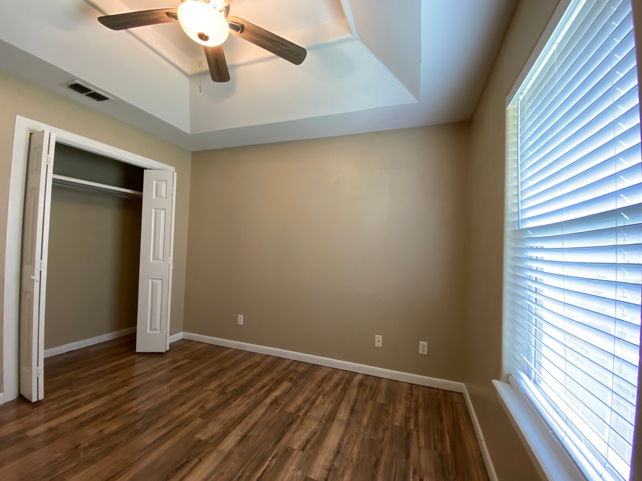 Building Photo - 1209 Swallow Ave