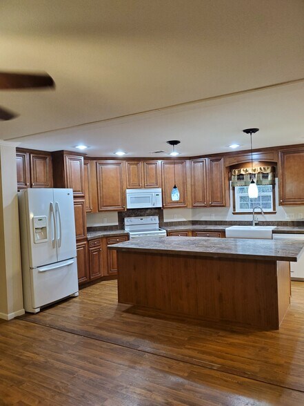 Large open kitchen - 2974 Maple Street