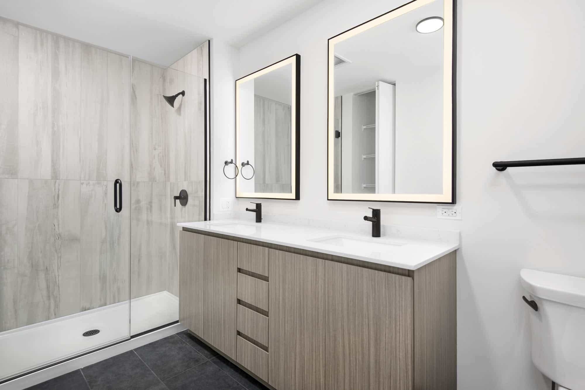 Building Photo - 1431 W Lake St