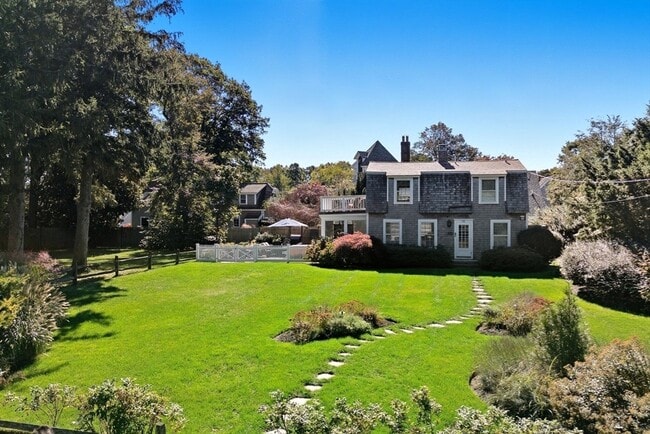 Building Photo - 11 Friendship Ln