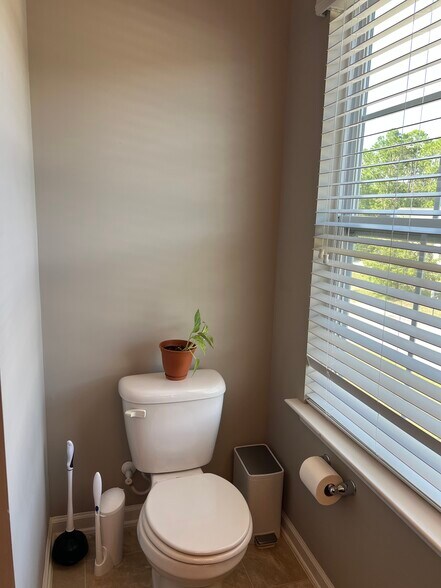 Building Photo - 440 Colony Lakes Dr