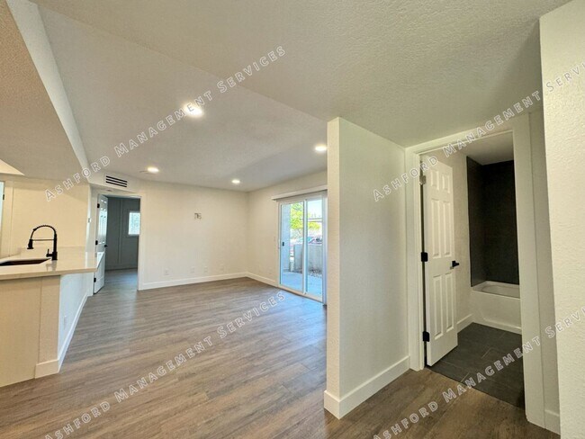 Building Photo - 520 N Stapley Dr