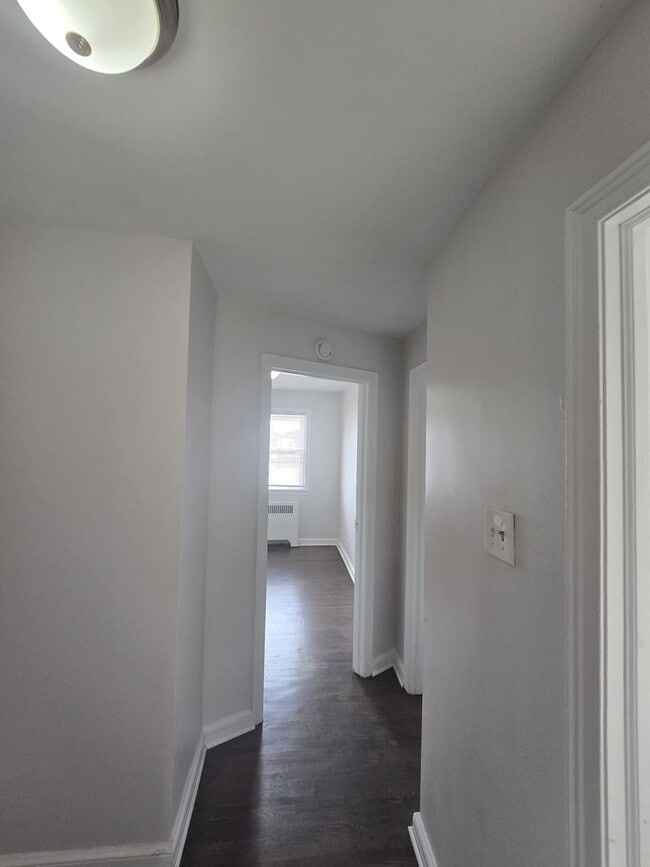 Building Photo - Spacious, Private, A Must-See Home in a Pr...