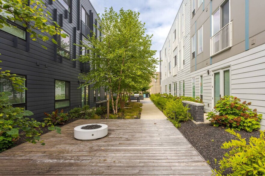 Building Photo - 6105 N Rural St