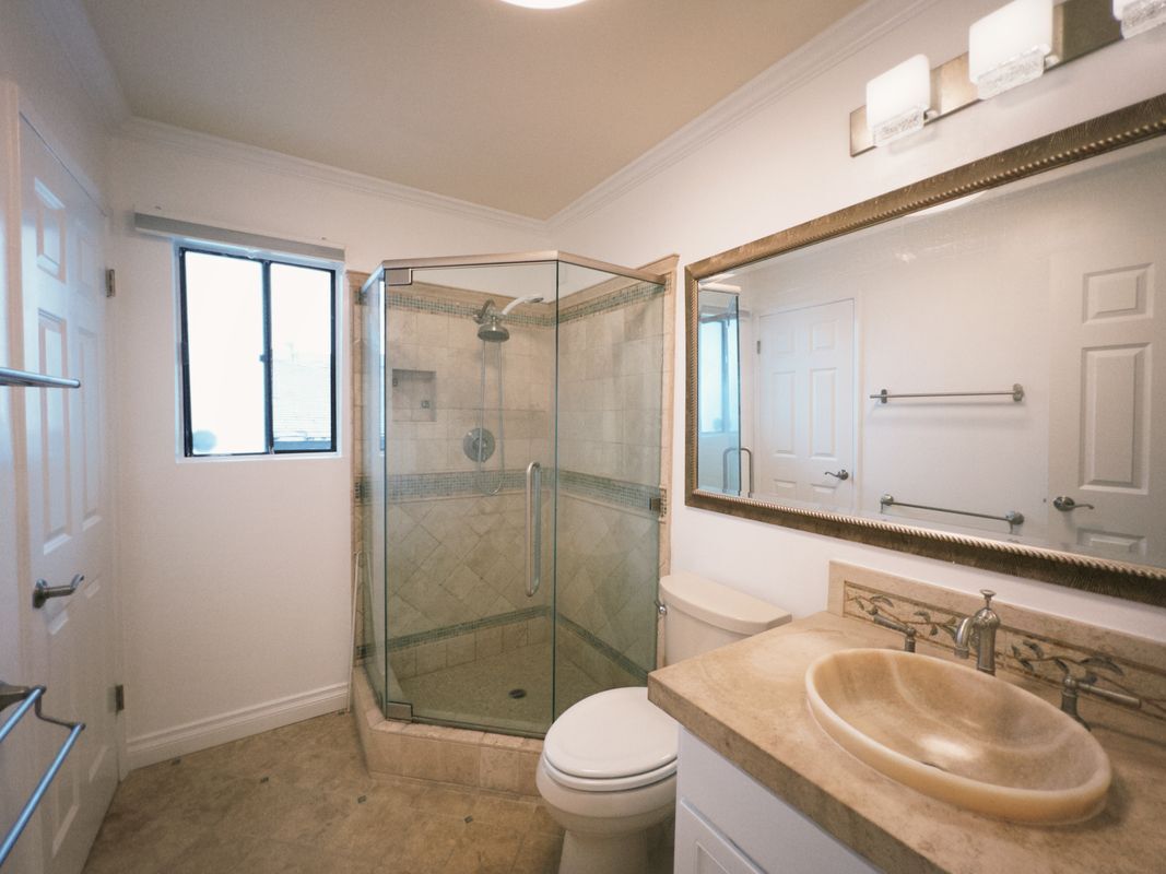 Building Photo - 1236 Wellesley Ave