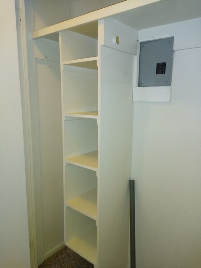 Building Photo - Highlands 1 Bedroom 1 Bath w/ Yard and Laundry!